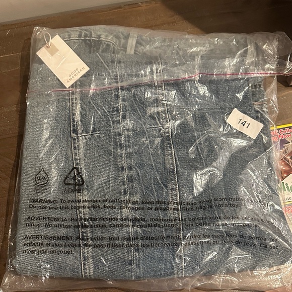 Good American GOOD EXTREME BARREL JEANS - Picture 13 of 13